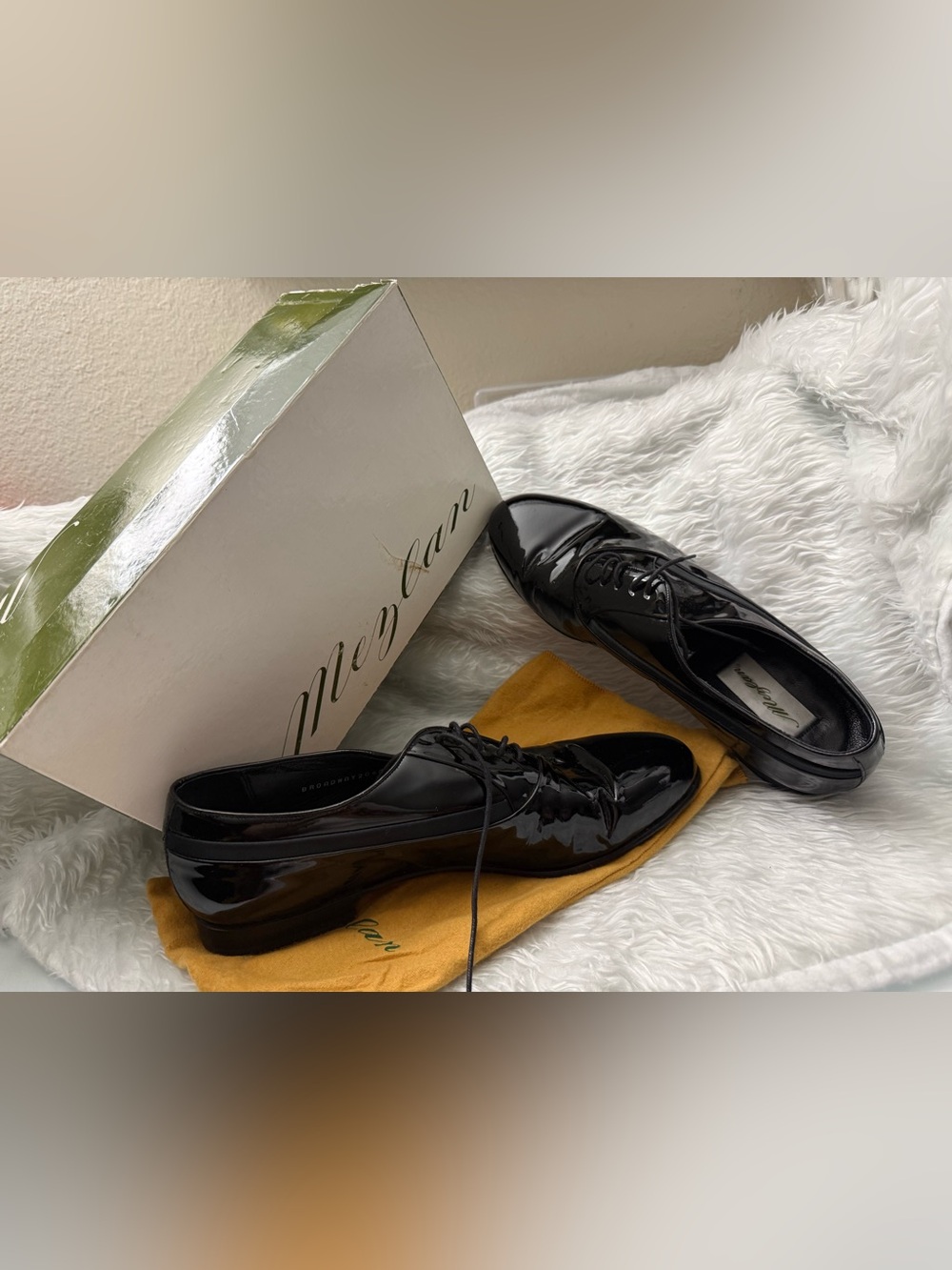 Mezlan Black Patent Leather Lace-Up Oxfords